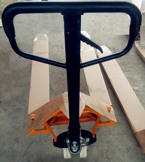 手動(dòng)叉車(chē)的使用