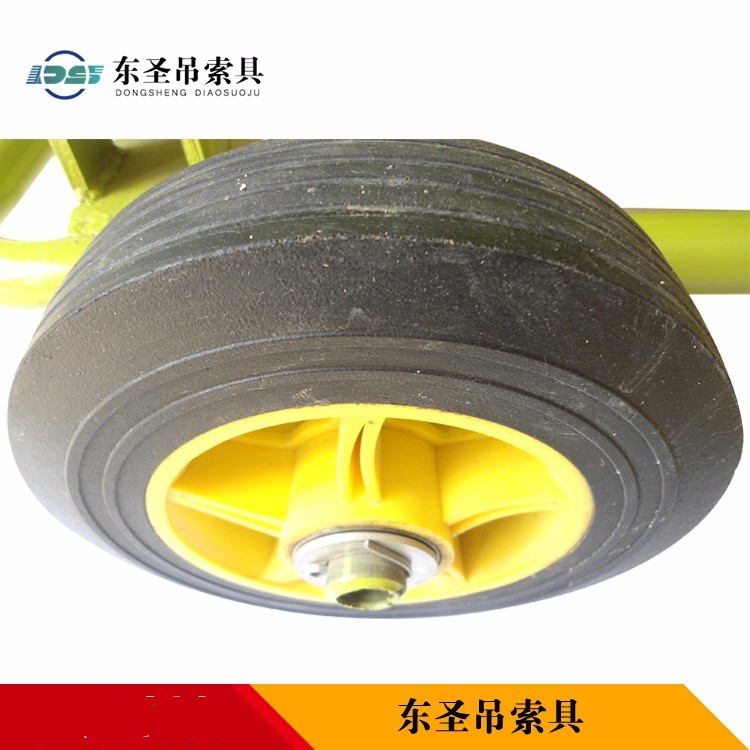 地式正反轉自動卸料小型攪拌機加寬行走輪胎局部細節(jié)圖展示--河北東圣吊索具制造有限公司--小型攪拌機|石材夾具|液壓堆高車|手動叉車