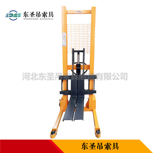 液壓堆高車使用輕巧便捷與設(shè)計方案何關(guān)系？--河北東圣吊索具制造有限公司--小型攪拌機(jī)|石材夾具|液壓堆高車|手動叉車